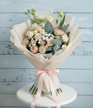 Букет цветов из:  Розы и Лизиантусы в Туринске