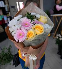 Букет цветов из:  Герберы, Розы и Хризантемы в Туринске