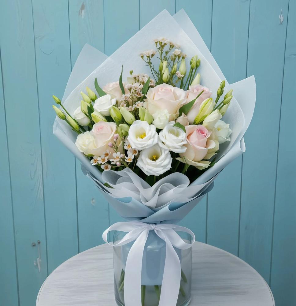 Букет цветов из: Розы и Лизиантусы в Туринске