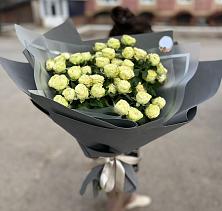 Букет Белые кустовые розы Солинеро в Туринске