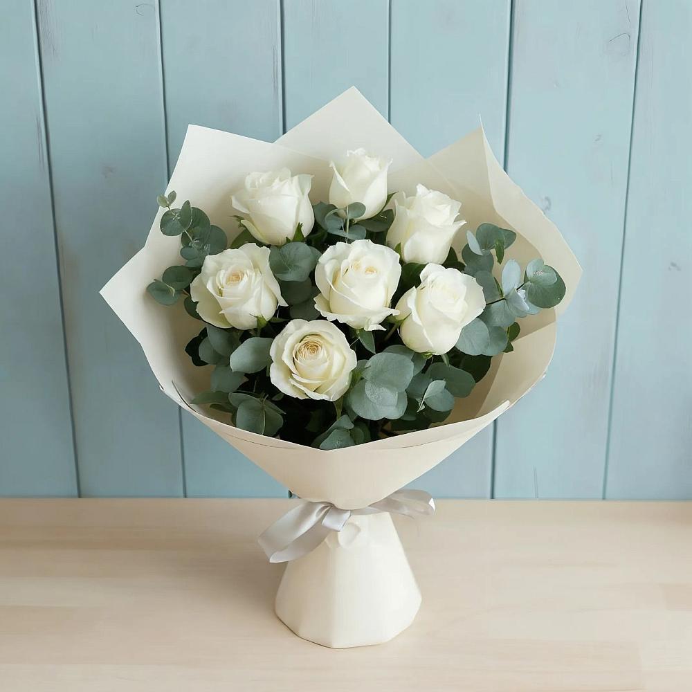 Букет Белые розы в Эвкалипте в Туринске
