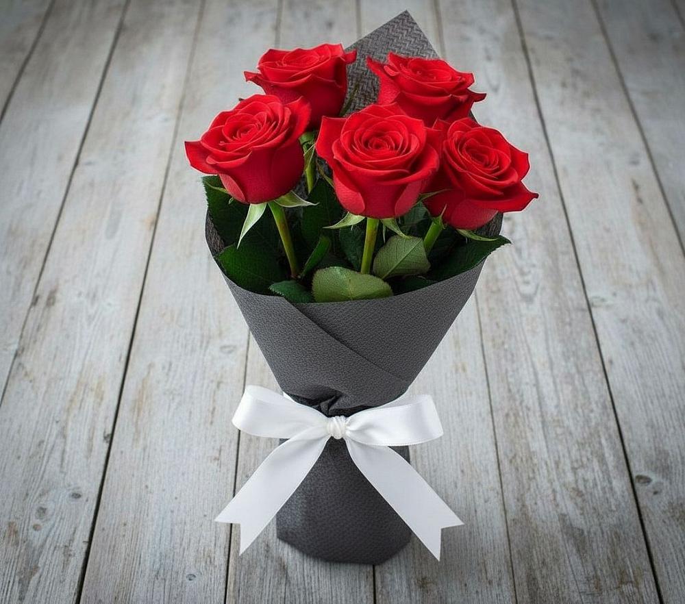 Букет 5 Красных роз Эдлесс Лав в Туринске