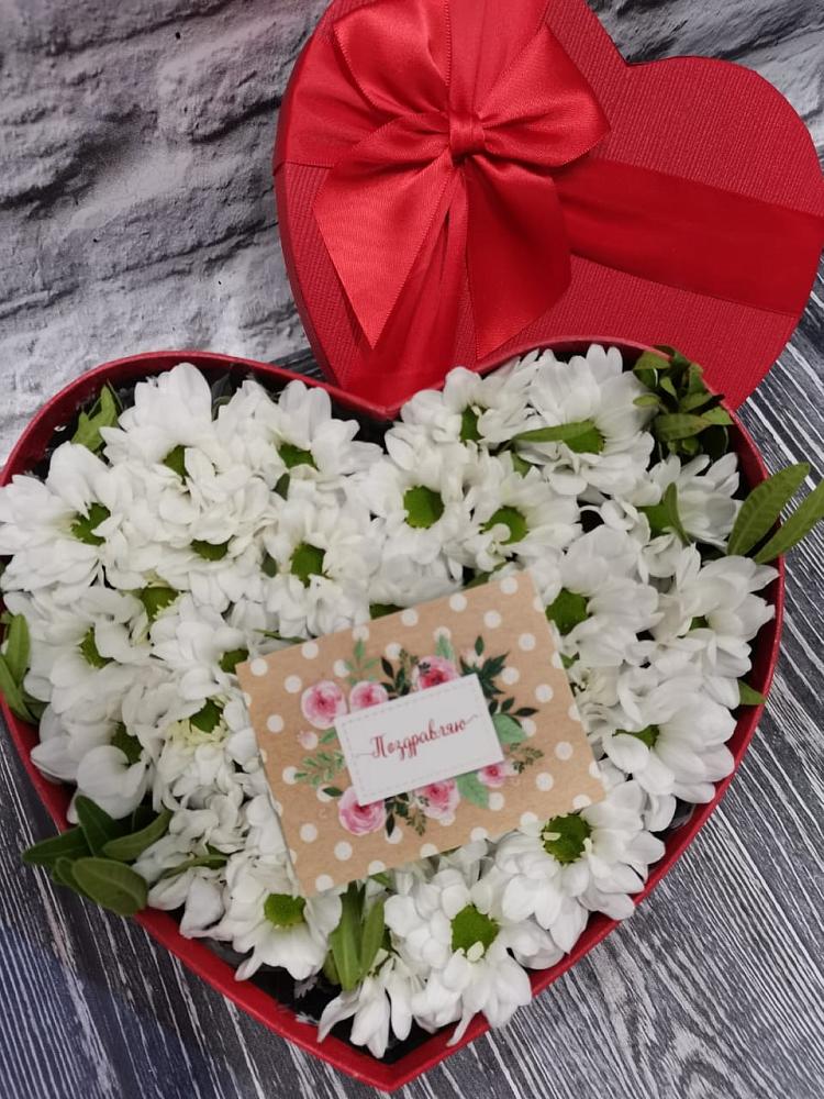 Цветочная композиция из Хризантемы в виде сердца в Туринске