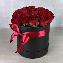 Цветочная композиция из Розы в шляпной коробке в Туринске