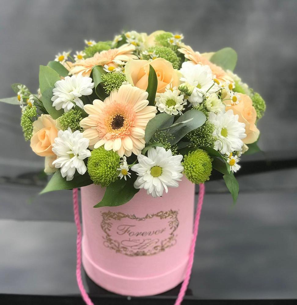 Цветочная композиция из Розы, Герберы и Хризантемы в шляпной коробке в Туринске