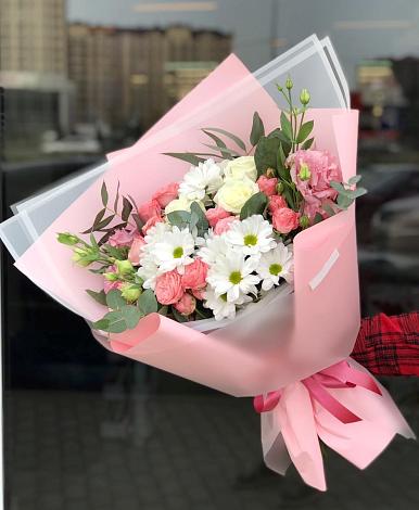 Букет цветов из: Розы, Лизиантусы и Хризантемы в Туринске