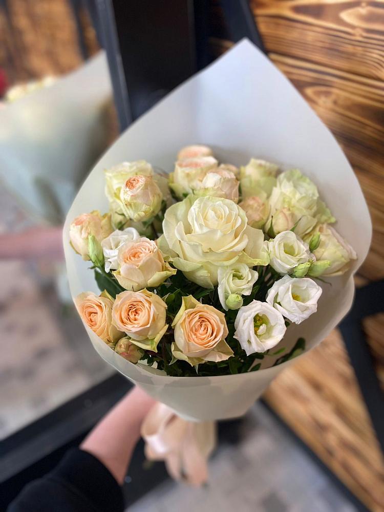 Букет цветов из: Розы и Лизиантусы в Туринске